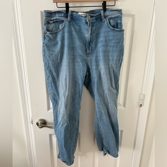 Abercrombie Ultra High Rise Ankle Straight Jeans - 33 - Picture 2 of 5